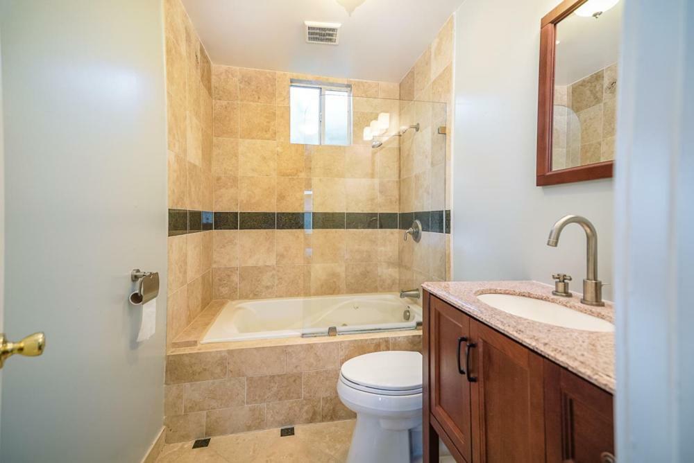 Stylish 2 Bed & 2 Bath At The Heart Of Hollywood With Free Parking - One Car Only Lejlighed Los Angeles Eksteriør billede